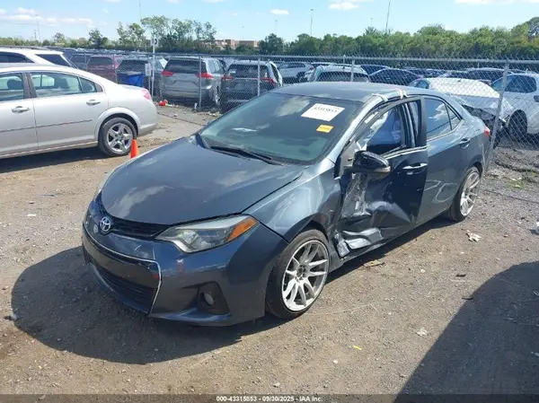 5YFBURHE9GP521977 2016 TOYOTA COROLLA - Image 2
