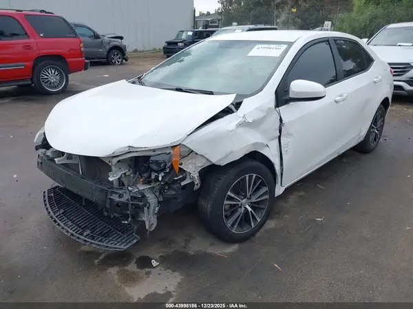 5YFBURHE9GP523471 2016 TOYOTA COROLLA - Image 2