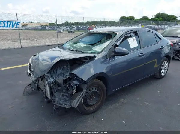 5YFBURHE9GP533241 2016 TOYOTA COROLLA - Image 2
