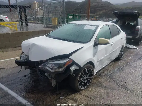 5YFBURHE9GP548287 2016 TOYOTA COROLLA - Image 2