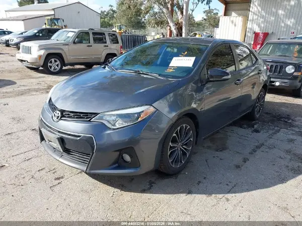 5YFBURHE9GP550878 2016 TOYOTA COROLLA - Image 2