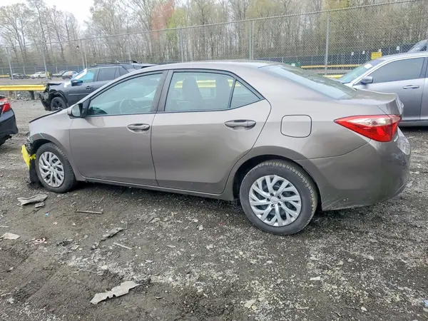 5YFBURHE9HP569724 2017 TOYOTA COROLLA - Image 2