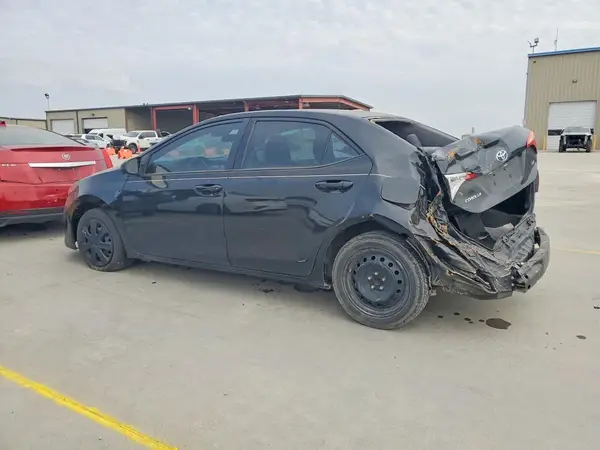 5YFBURHE9HP572106 2017 TOYOTA COROLLA - Image 2