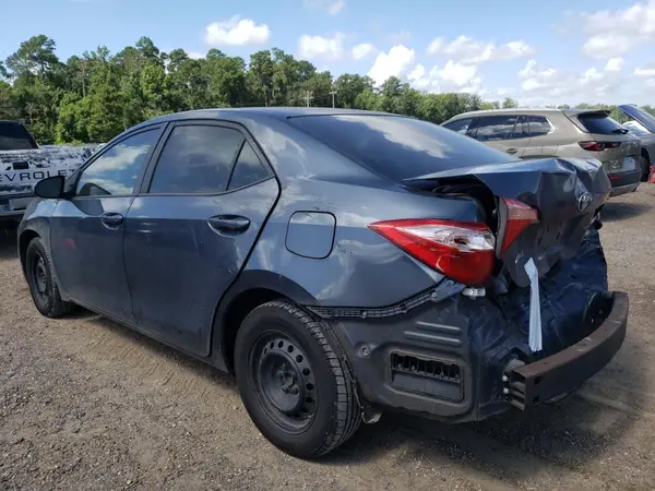 5YFBURHE9HP573417 2017 TOYOTA COROLLA - Image 2