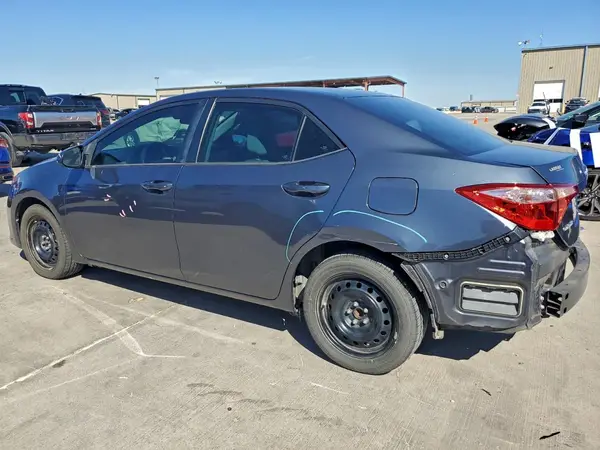 5YFBURHE9HP576818 2017 TOYOTA COROLLA - Image 2
