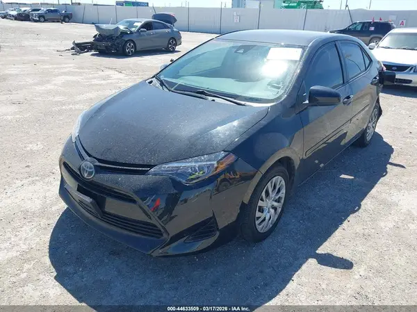 5YFBURHE9HP577385 2017 TOYOTA COROLLA - Image 2