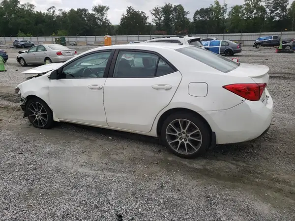 5YFBURHE9HP580352 2017 TOYOTA COROLLA - Image 2