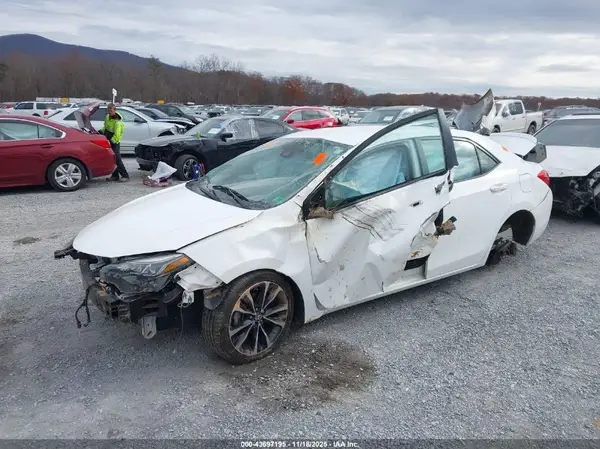 5YFBURHE9HP581534 2017 TOYOTA COROLLA - Image 2