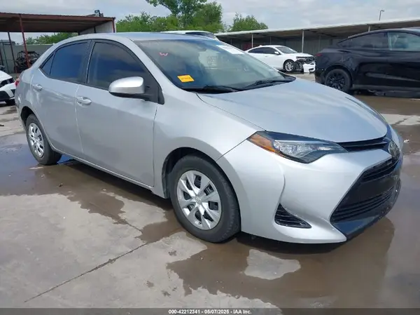 5YFBURHE9HP582604 2017 TOYOTA COROLLA - Image 1