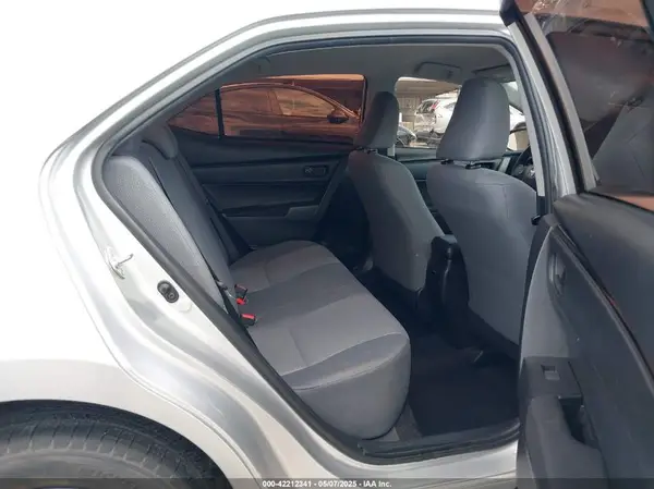 5YFBURHE9HP582604 2017 TOYOTA COROLLA - Image 8