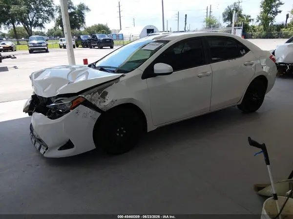 5YFBURHE9HP584322 2017 TOYOTA COROLLA - Image 2