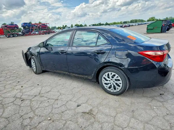 5YFBURHE9HP584997 2017 TOYOTA COROLLA - Image 2