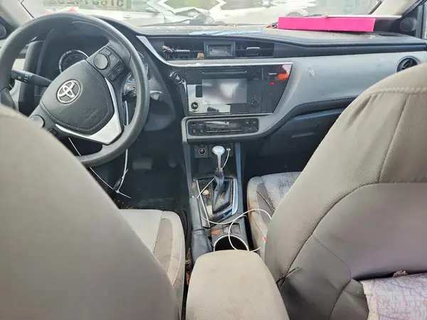 5YFBURHE9HP584997 2017 TOYOTA COROLLA - Image 8