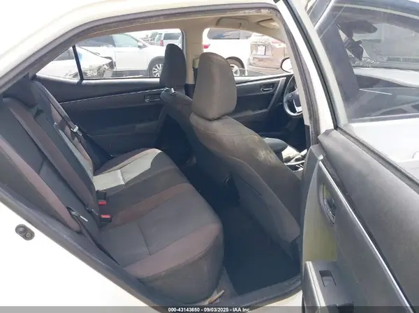5YFBURHE9HP587673 2017 TOYOTA COROLLA - Image 8