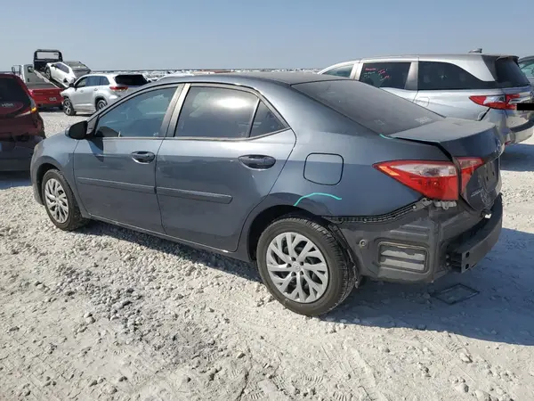 5YFBURHE9HP588192 2017 TOYOTA COROLLA - Image 2