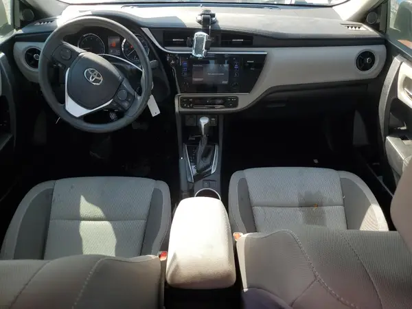 5YFBURHE9HP588192 2017 TOYOTA COROLLA - Image 8