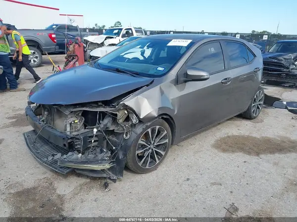 5YFBURHE9HP589665 2017 TOYOTA COROLLA - Image 2
