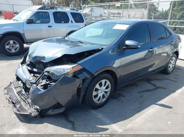 5YFBURHE9HP592288 2017 TOYOTA COROLLA - Image 2