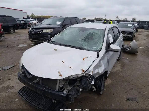 5YFBURHE9HP592789 2017 TOYOTA COROLLA - Image 2