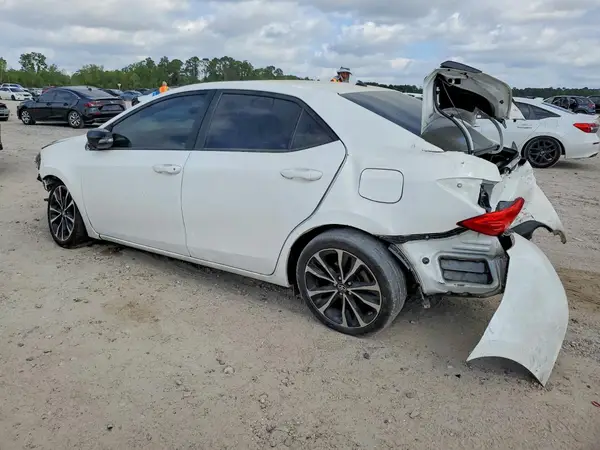 5YFBURHE9HP594395 2017 TOYOTA COROLLA - Image 2