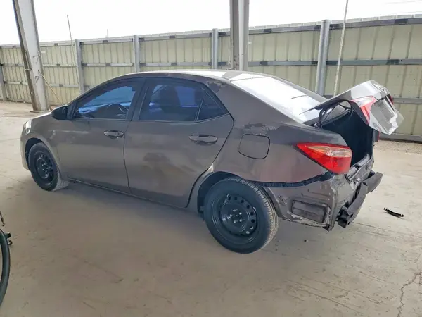 5YFBURHE9HP598124 2017 TOYOTA COROLLA - Image 2