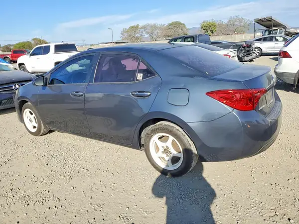 5YFBURHE9HP601409 2017 TOYOTA COROLLA - Image 2