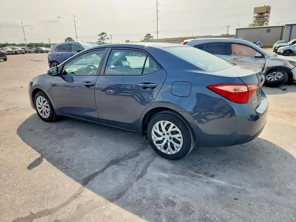5YFBURHE9HP606173 2017 TOYOTA COROLLA - Image 2