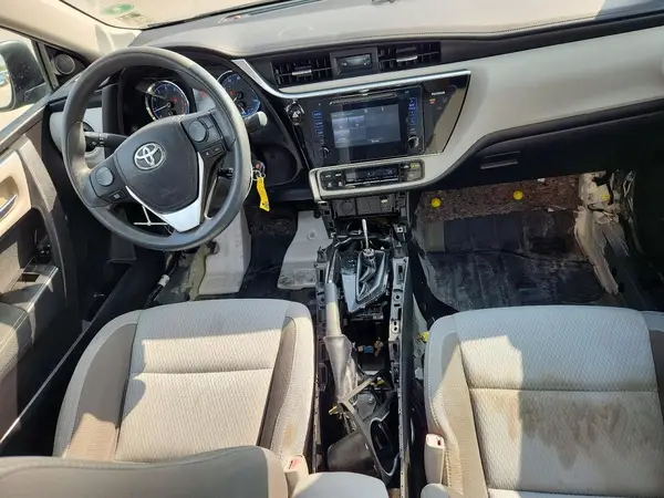 5YFBURHE9HP606173 2017 TOYOTA COROLLA - Image 8