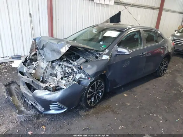 5YFBURHE9HP607579 2017 TOYOTA COROLLA - Image 2