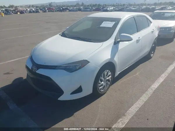 5YFBURHE9HP609302 2017 TOYOTA COROLLA - Image 2