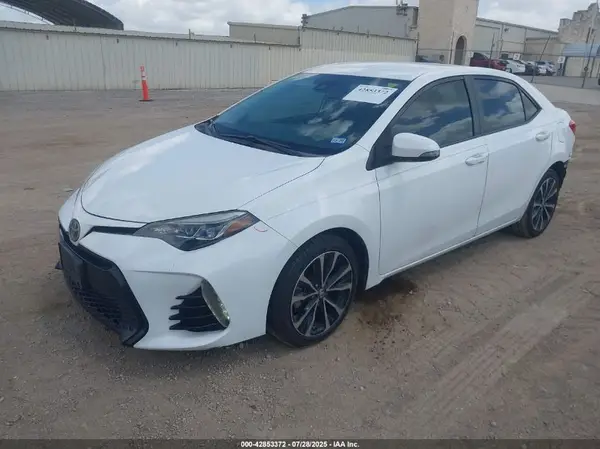 5YFBURHE9HP609347 2017 TOYOTA COROLLA - Image 2