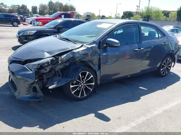 5YFBURHE9HP609817 2017 TOYOTA COROLLA - Image 2