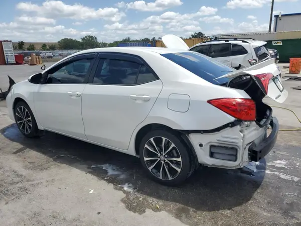 5YFBURHE9HP614371 2017 TOYOTA COROLLA - Image 2