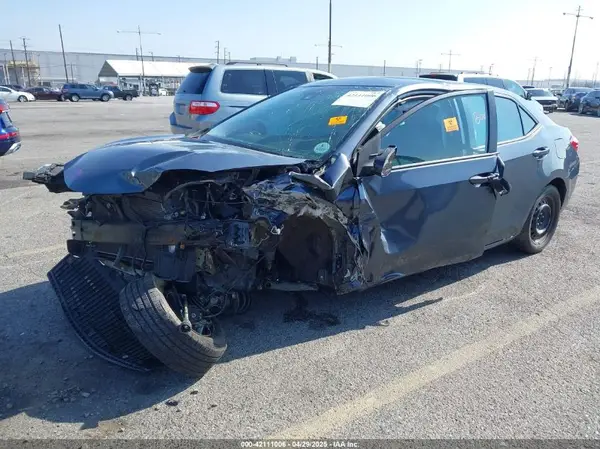 5YFBURHE9HP616797 2017 TOYOTA COROLLA - Image 2