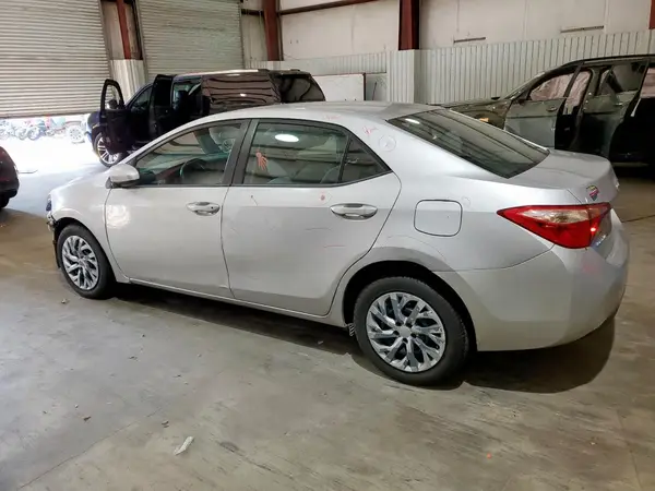 5YFBURHE9HP622938 2017 TOYOTA COROLLA - Image 2