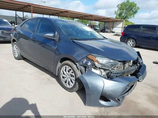 5YFBURHE9HP631056 2017 TOYOTA COROLLA - Image 1