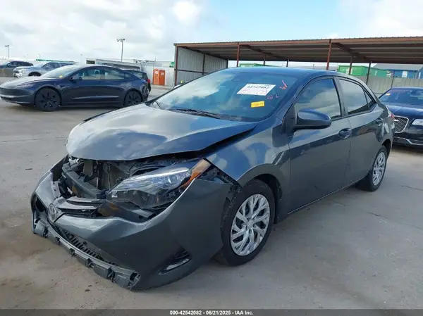 5YFBURHE9HP631056 2017 TOYOTA COROLLA - Image 2