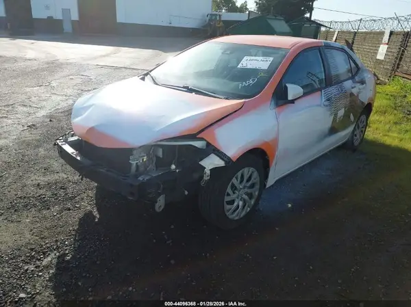 5YFBURHE9HP631252 2017 TOYOTA COROLLA - Image 2