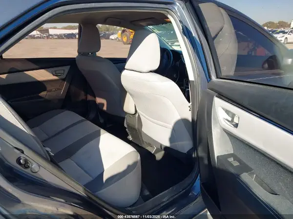 5YFBURHE9HP633471 2017 TOYOTA COROLLA - Image 8