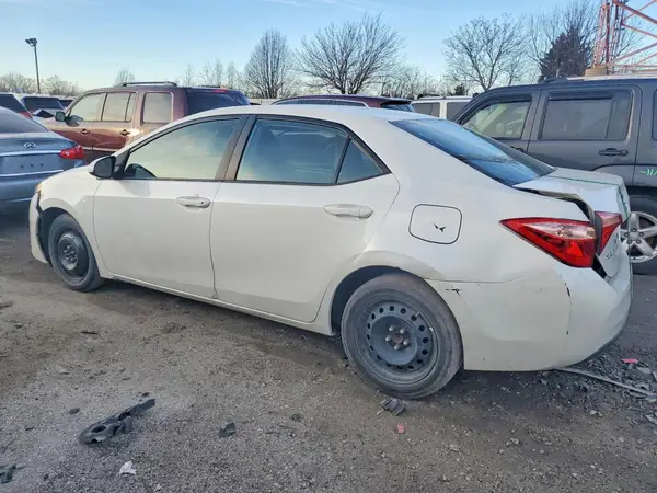 5YFBURHE9HP635088 2017 TOYOTA COROLLA - Image 2