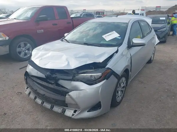 5YFBURHE9HP635253 2017 TOYOTA COROLLA - Image 2
