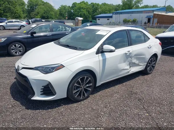 5YFBURHE9HP635429 2017 TOYOTA COROLLA - Image 2