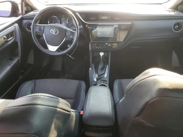 5YFBURHE9HP637813 2017 TOYOTA COROLLA - Image 8