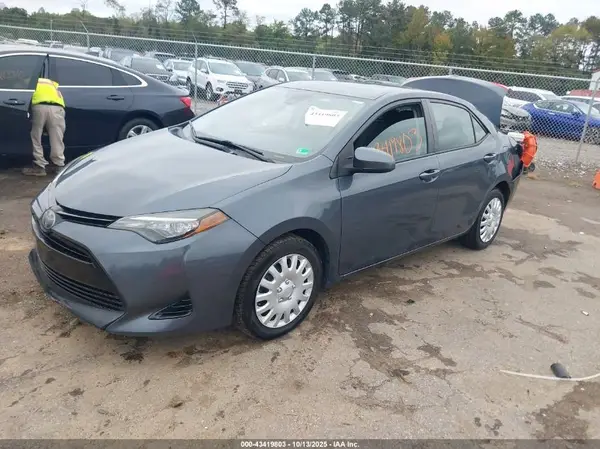 5YFBURHE9HP642266 2017 TOYOTA COROLLA - Image 2