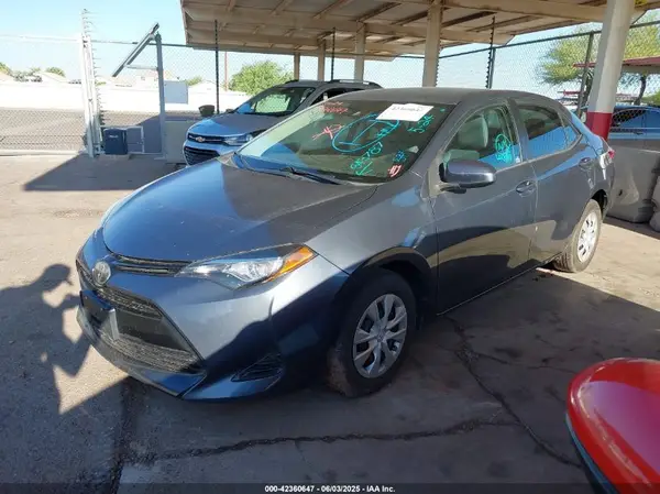 5YFBURHE9HP643787 2017 TOYOTA COROLLA - Image 2