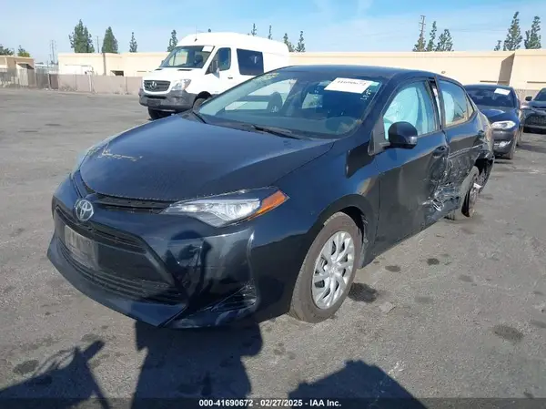 5YFBURHE9HP643790 2017 TOYOTA COROLLA - Image 2