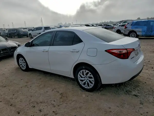 5YFBURHE9HP648858 2017 TOYOTA COROLLA - Image 2