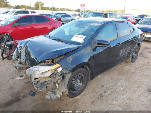 5YFBURHE9HP651548 2017 TOYOTA COROLLA - Image 2