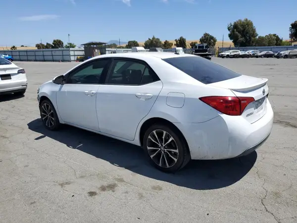 5YFBURHE9HP653106 2017 TOYOTA COROLLA - Image 2