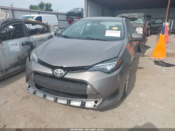 5YFBURHE9HP654448 2017 TOYOTA COROLLA - Image 2